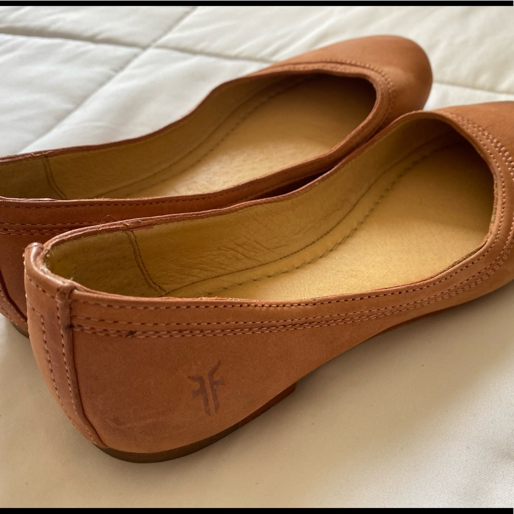 Low insole shoes, size 6.